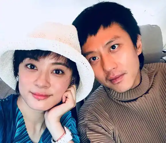 邓超发文:听妈妈说俩孩子昨晚啥也没干偷偷画的,看后要哭了_孙俪_照片