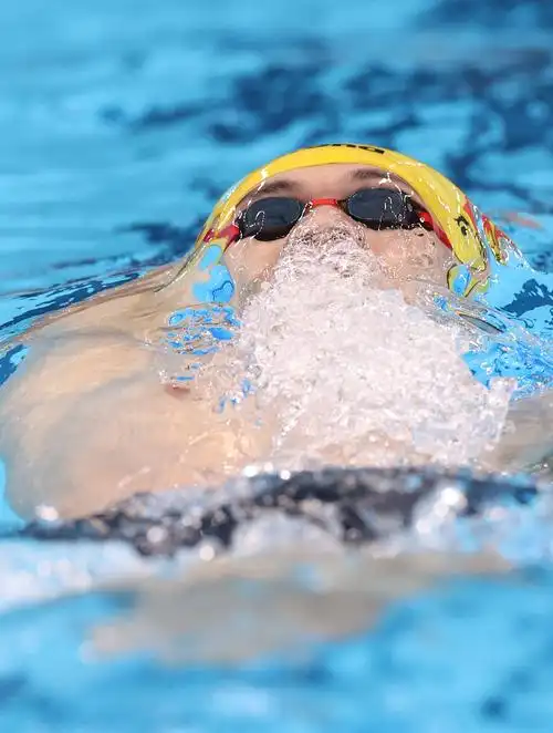 游泳——男子200米仰泳:徐嘉余晋级半决赛