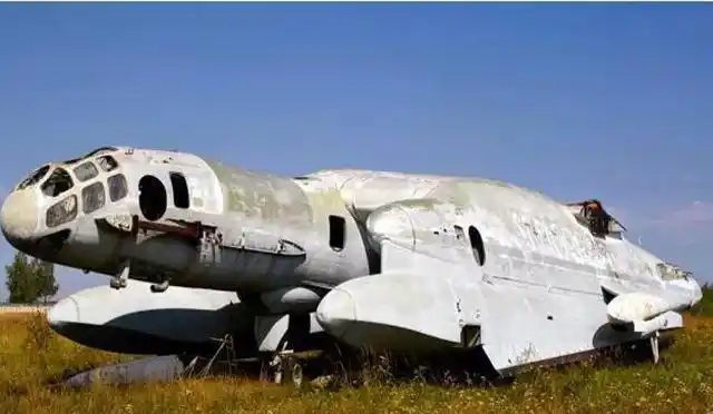 然而怪异的武器装备不仅仅是枪械,连飞机的造型也一样奇特无比,世界上