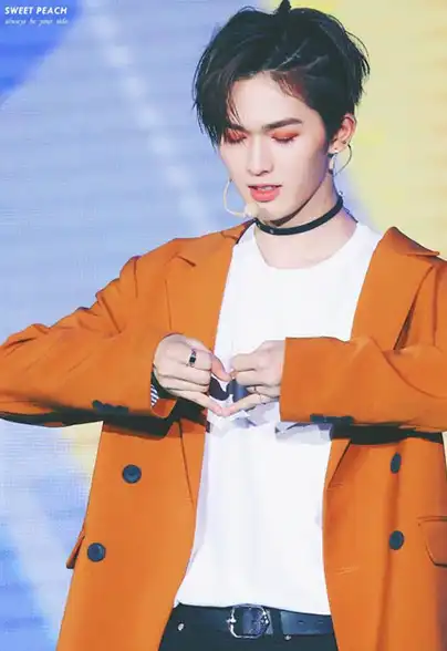 原创百分九挑战花式比心林彦俊太有创意范丞丞用力过猛坤坤可爱