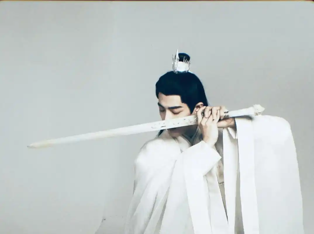 肖战#肖战玉骨遥战损妆 #简苒 #旧港o#玉骨遥阵容剧照  - 抖音