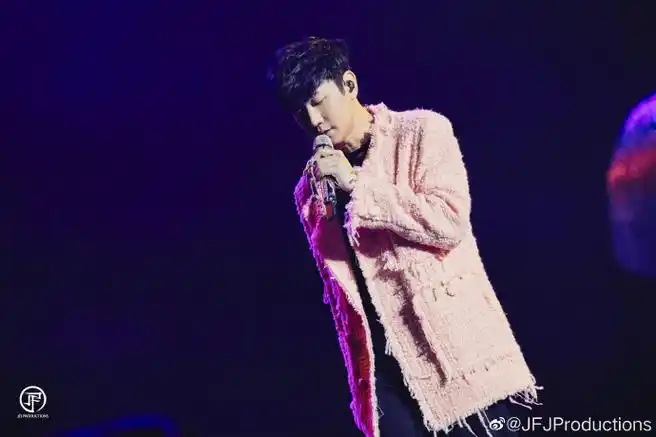 林俊杰发烧#  林俊杰对待舞台的态度向来严谨  圣所上海演唱会发烧打