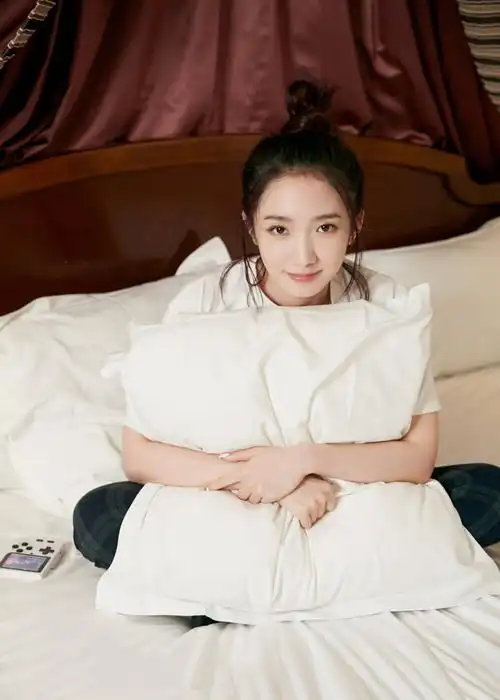 孟美岐牛奶肌肤