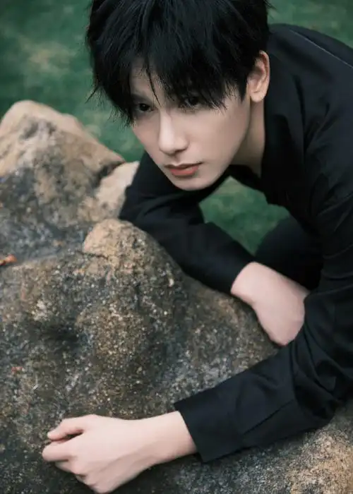 胡先煦时尚杂志帅气图片写真