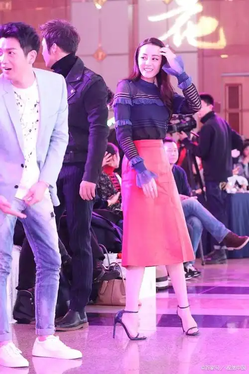 新疆美女迪丽热巴的年收入过亿却也过着普通人的生活