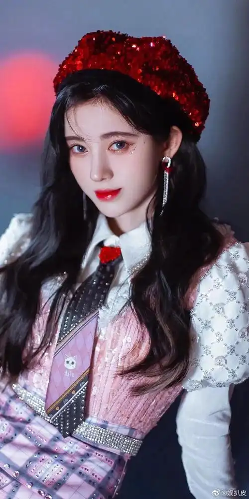 鞠婧祎金发live图