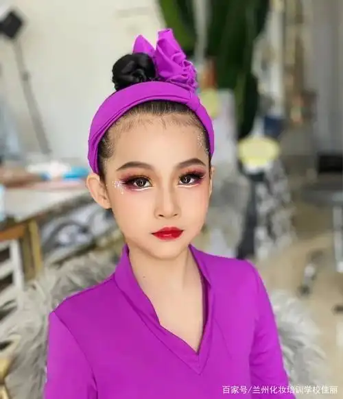 兰州化妆培训|师带徒团体舞台妆,学会你就是最靓的仔!