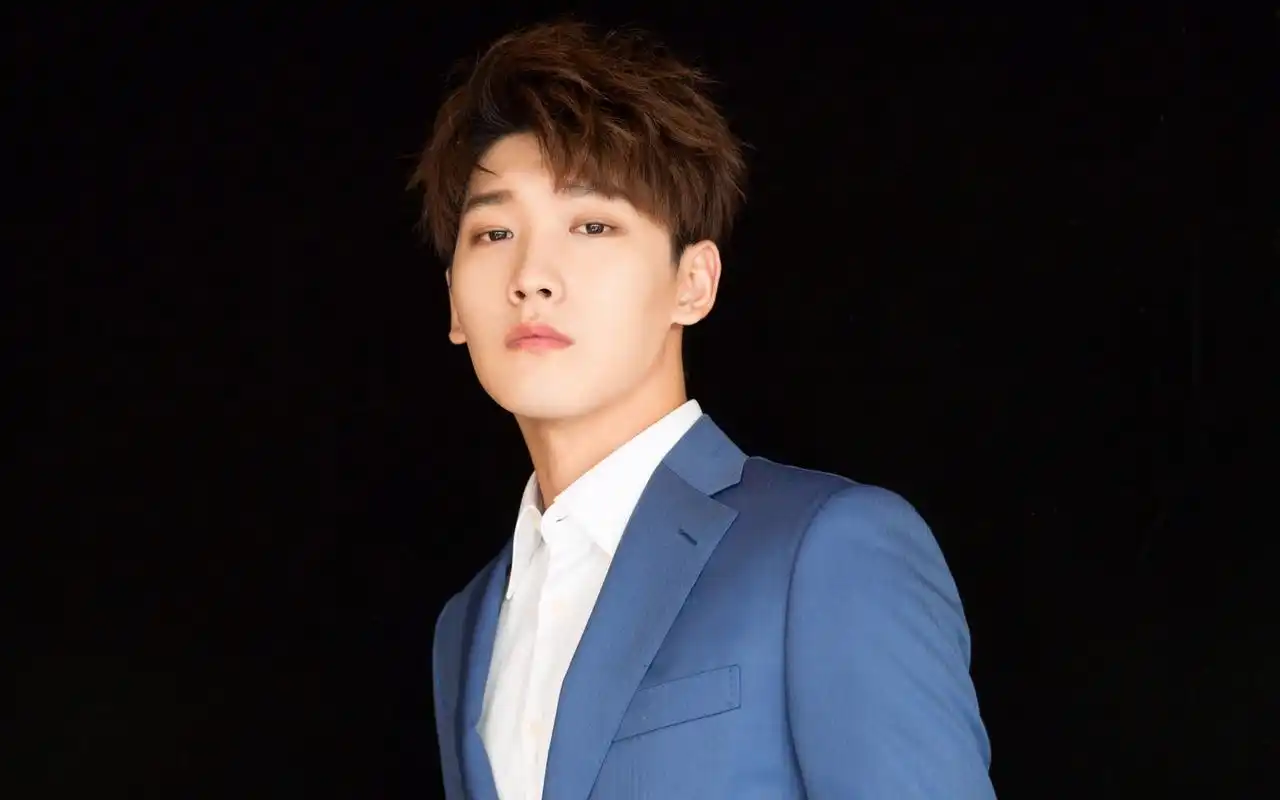 帅气,帅哥,演员,帅哥明星,邢昭林,大陆男明星大陆明星:邢昭林帅气西装