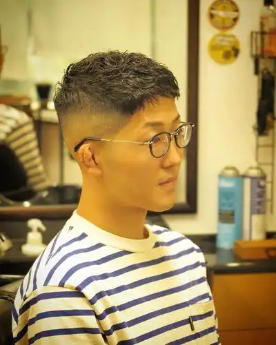 为什么那么多男士选择两侧铲短发型?知道了这3个好处,你也会爱上