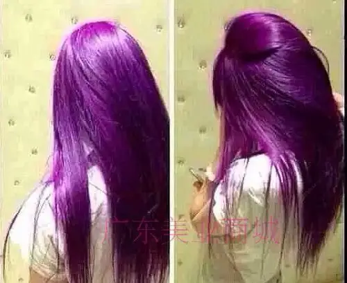 头发底色是红色,打过红色的蜡,挑染的紫色和蓝色,但颜色很暗,是不是要