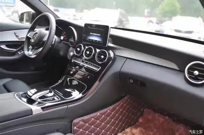 内饰设计非常到位的奔驰c200