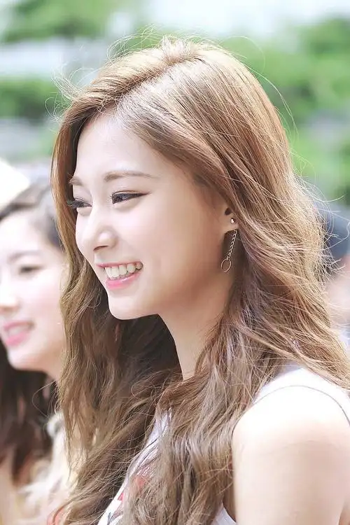 1999年6月14日出生于台湾省台南市,中国台湾流行乐女歌手,韩国女子