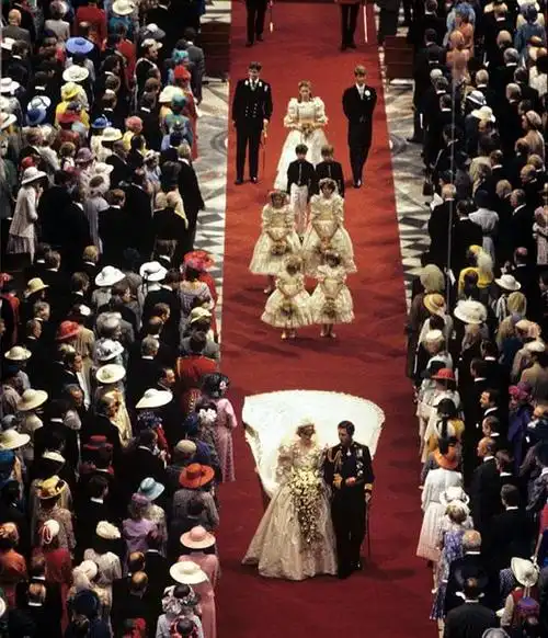 戴安娜王妃那场世纪婚礼的10张珍贵照片