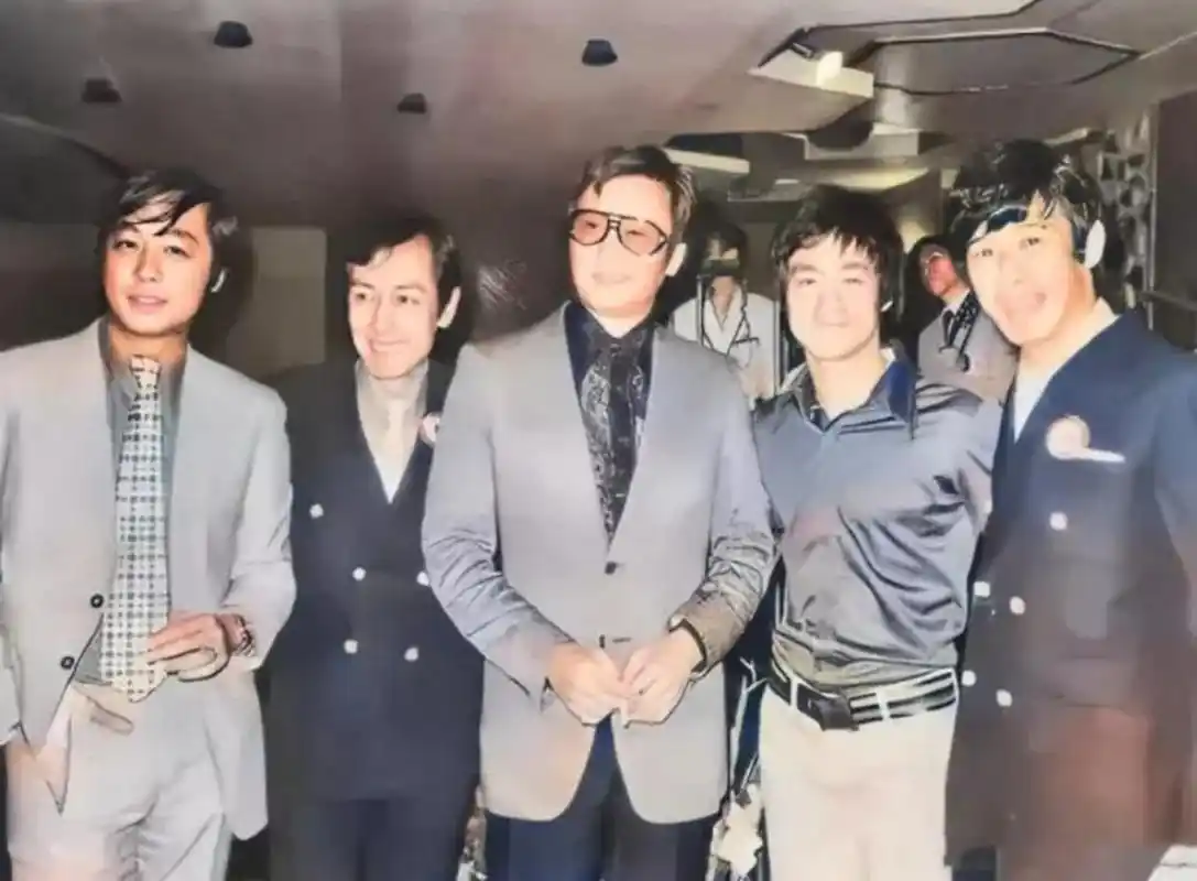 谢贤与张国荣,李小龙,周润发关系匪浅,受益最大的莫过于谢贤的爱子