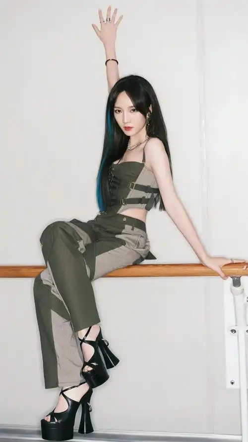 孟佳时尚写真欣赏_高清图集_新浪网