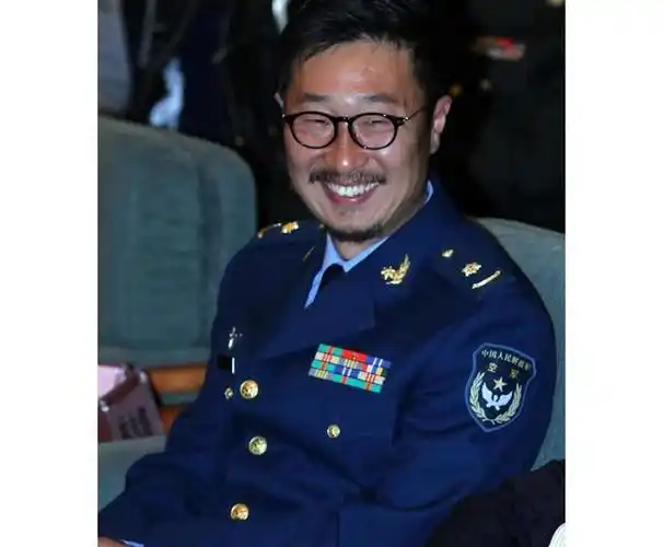 林永健军装照惹争议穿军装该不该留胡子正方观点最能打动人心