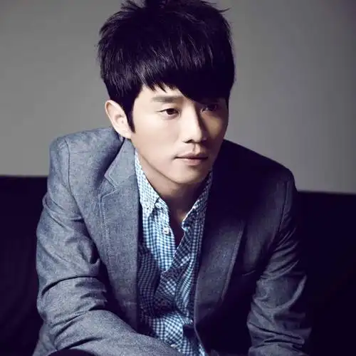 张栋梁写真图片