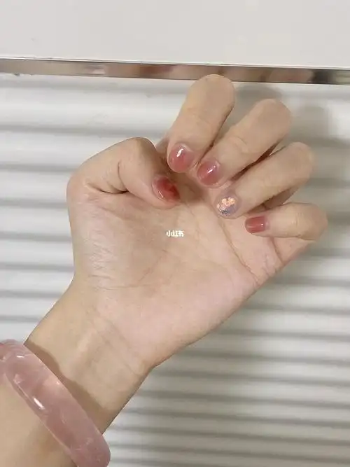 短甲黄皮适合的车厘子粉红色美甲