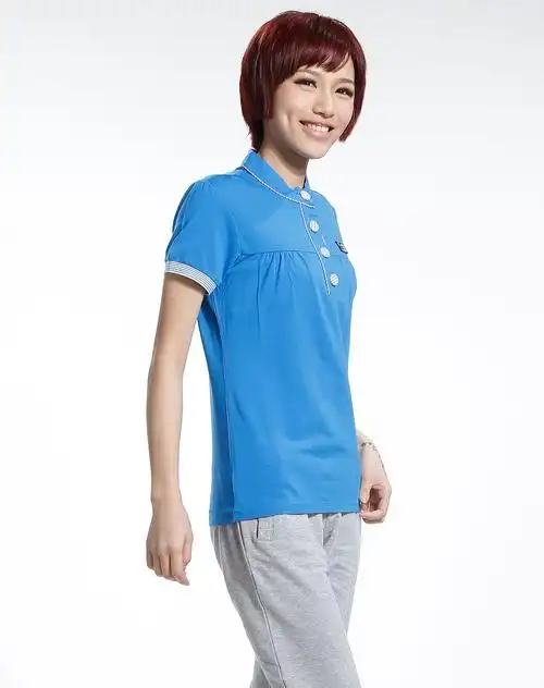 湖蓝色经典短袖上衣