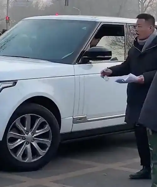 春晚第三次联排,王俊凯开豪车亮相,《父母爱情》剧组重聚