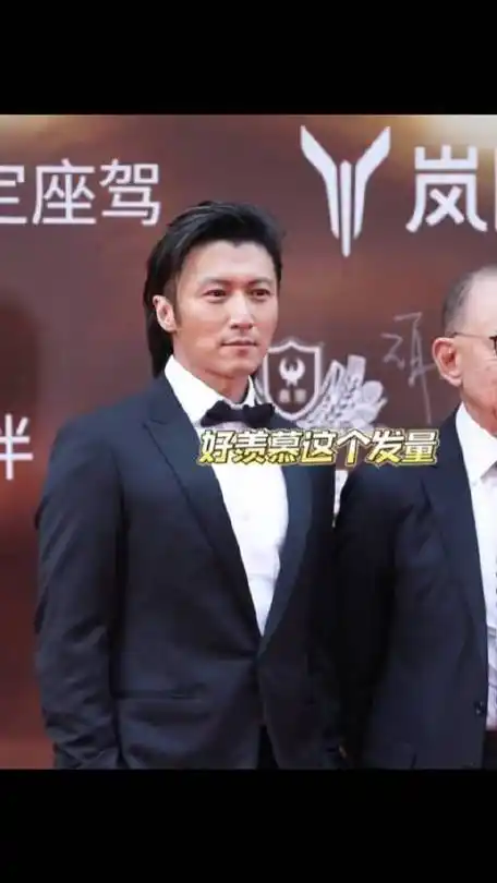 任达华谢霆锋陈伟霆同框走红毯帅哥含量超标!