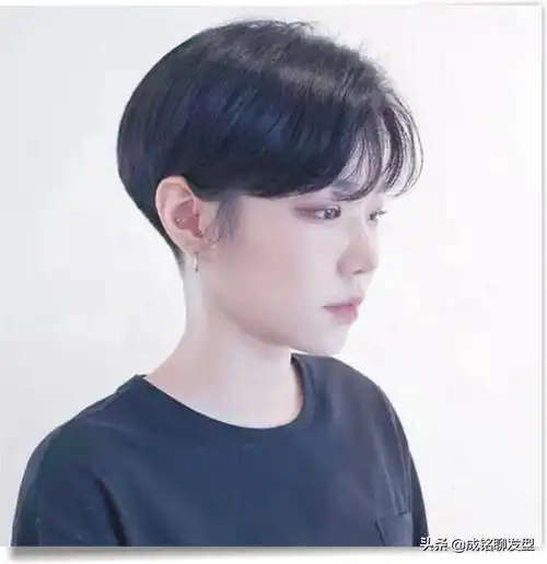 女生帅气短发发型图片(女生个性的中性风短发)(3)