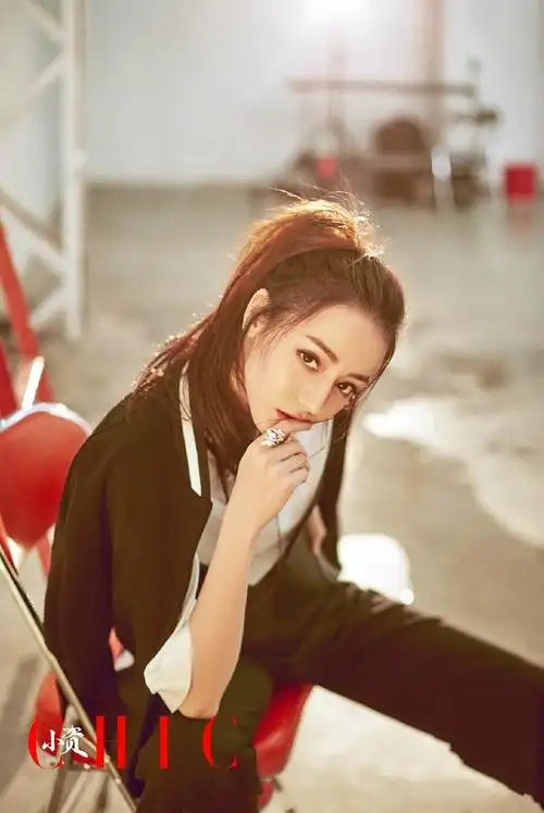 迪丽热巴时尚杂志封面写真图片