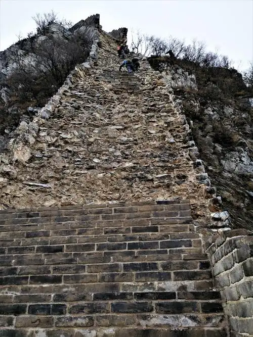 这一处"鹰飞倒仰"更加惊险