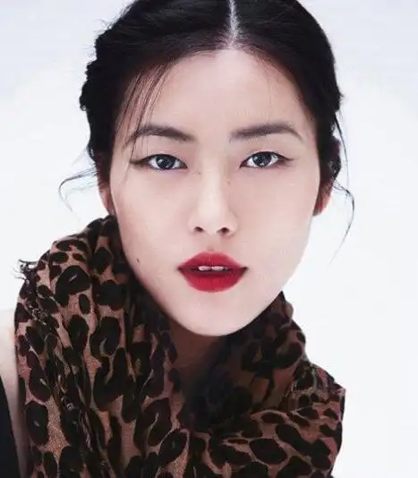 周冬雨刘雯林忆莲不整容的单眼皮女星