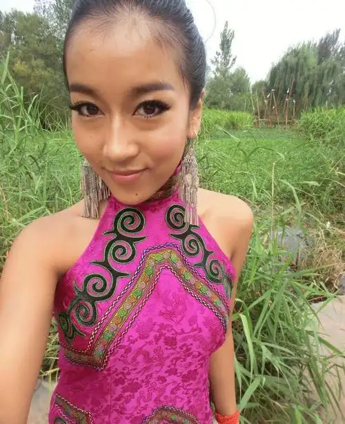 《好声音》吉克隽逸私房诱惑美照(图) 第2页