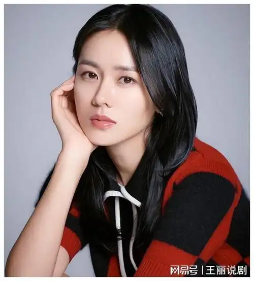 玄彬孙艺珍带娃出游好惬意!穿搭随性自在,孙艺珍素颜也超吸睛!