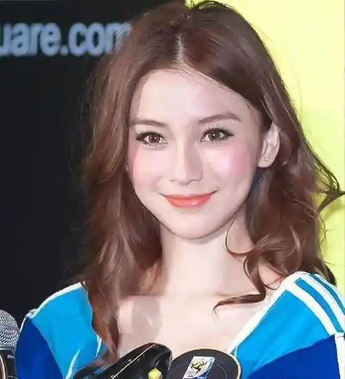 angelababy早年时期的照片,精致得像洋娃娃,谁能说一句不好看?