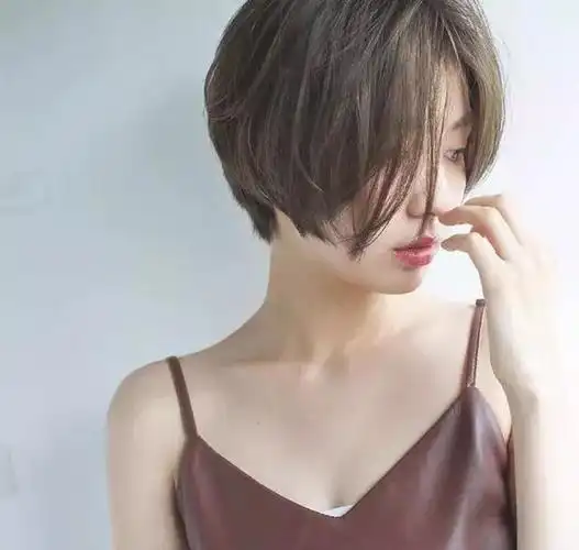 慵懒的初夏; 短发,初夏就是这么天然搭~ 今天为大家分享一款日系短发