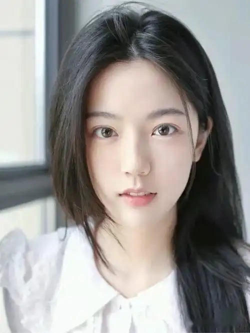 毕竟有一句俗话说的是一白遮三丑,如果皮肤白皙光滑,即使五官没有那么