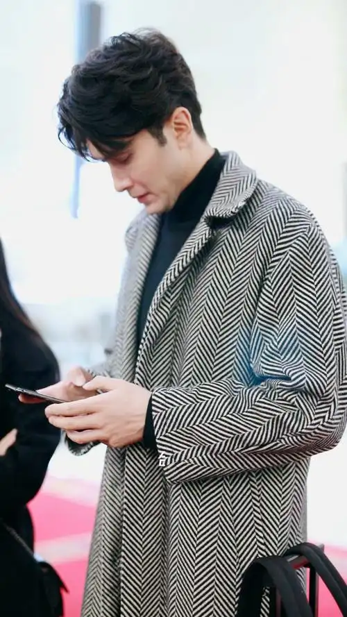 高伟光#侧脸男神来袭!