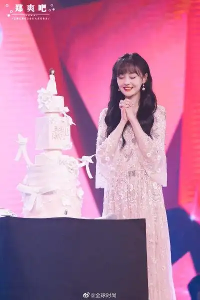 郑爽彩带蝴蝶结# 清新甜美,纯净可人,披肩长发的小爽是小仙女没错