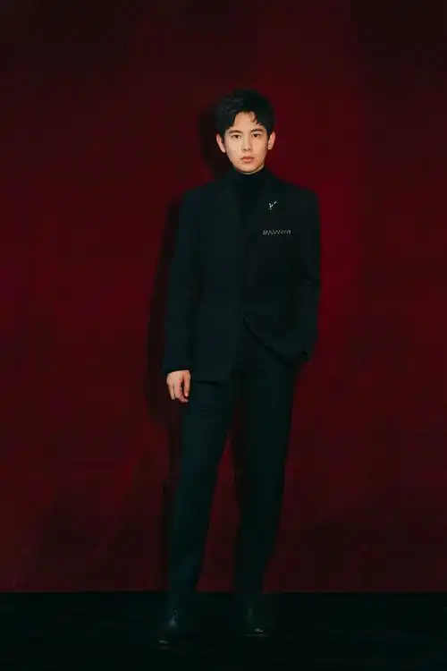 胡先煦图片 胡先煦西装写真帅气图片