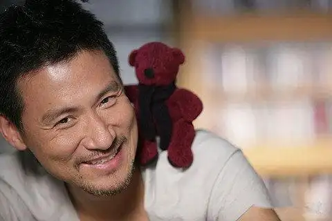 张学友,1961年7月10日出生于香港,中国香港男歌手,演员,毕业于香港