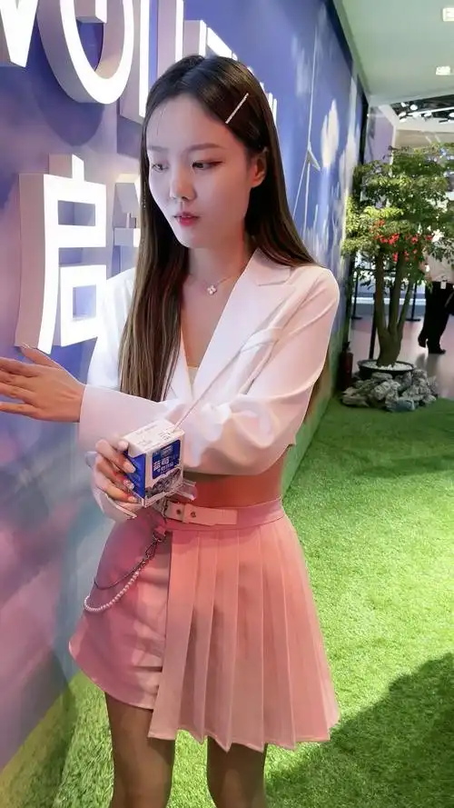 笑容干净清纯的女生,是多少男生理想中的初恋女友对象?