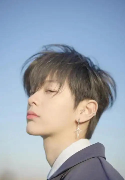 看到刘梦帅气的照片不知道你有没有芳心一动呢,那么接下来就由阿圆带