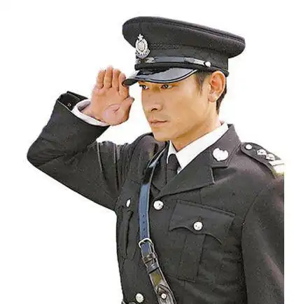 他是刘德华最要求的朋友中的一个,同样进入演艺圈也是从低做起,跑龙套