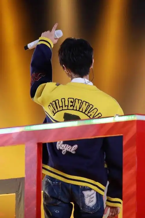 王俊凯帅气背影图片合集安全感十足的心动背影