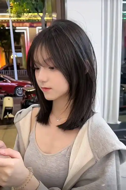 "小姐姐锁骨发"减龄又显嫩,2023火爆了!_发型_网络_内容