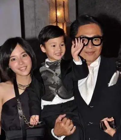 图马景涛老婆图片曝光妻子比女儿还小