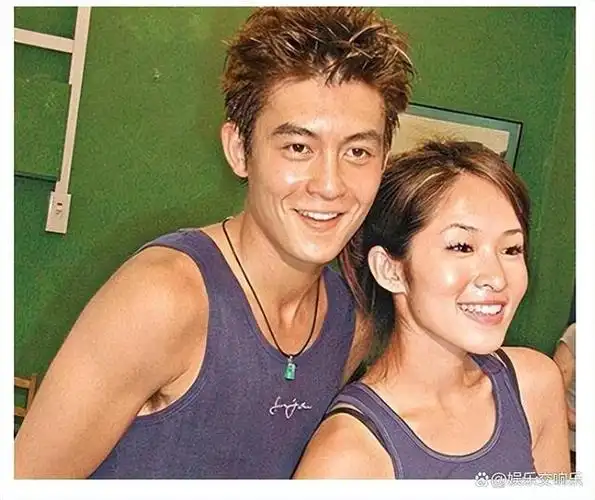 19年换17个男朋友43岁萧亚轩脸尖下巴突网友纵欲过度的代价