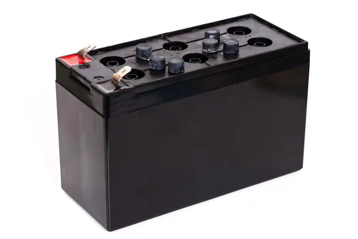 铅酸蓄电池和磷酸铁锂电池是两种常见的电池类型,它们在化学反应,能量