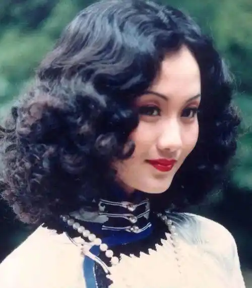 演技|51岁上海演员李颖,从模特到演员凭演技走红,如今依旧知性优雅