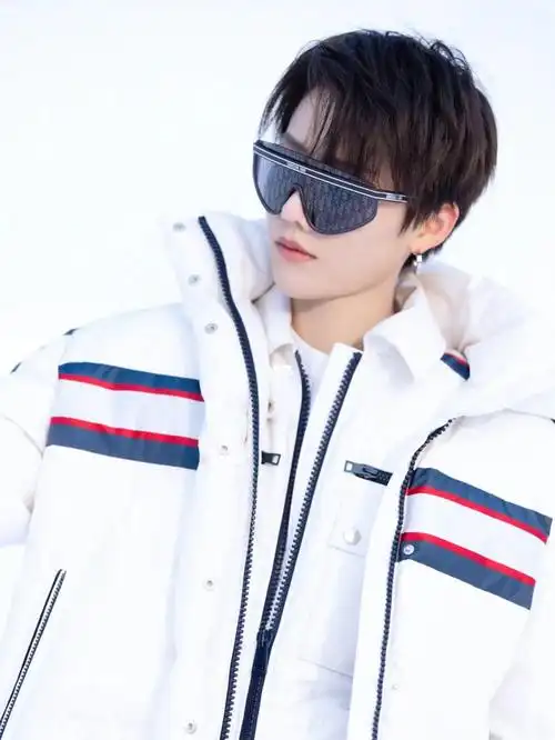 刘雨昕冰雪世界闪耀开唱为冬奥加油