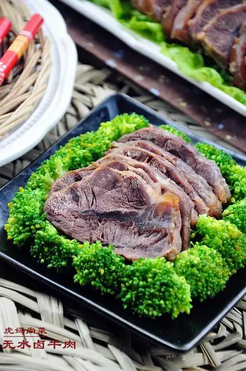 超简单易做的无水卤牛肉