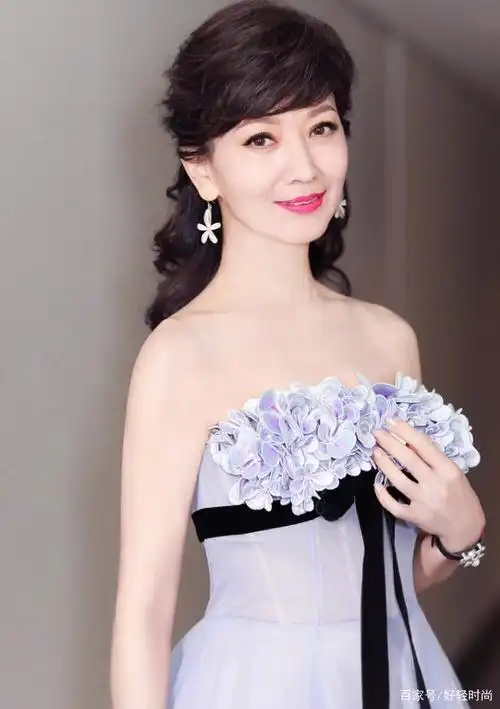 67岁赵雅芝,年龄越大身材越瘦,晚餐只吃2种食物,坦言:很满足